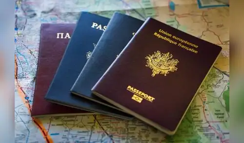 Revisar el pasaporte antes de viajar es habitual, pero solo tres personas en el mundo pueden viajar sin uno. Revisar el pasaporte antes de viajar es habitual, pero solo tres personas en el mundo pueden viajar sin uno.