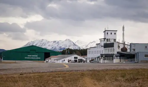 Gobierno de Argentina, Javier Milei, Base Naval de Ushuaia, islas Malvinas
