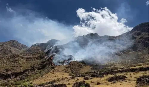 El siniestro se inició el 9 de septiembre en Huacamochal, y las labores de control fueron complejas debido a reactivaciones del fuego.