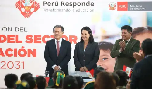 La presidenta Keiko Fujimori anunció una revisión de la currícula escolar en el marco del Plan Nacional de Educación 2026-2031, enfocándose en la enseñanza de información verificable y conocimientos fundamentales. La presidenta Keiko Fujimori anunció una revisión de la currícula escolar en el marco del Plan Nacional de Educación 2026-2031, enfocándose en la enseñanza de información verificable y conocimientos fundamentales.
