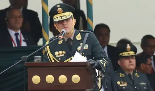 López Mendoza fue oficializado como comandante general de la PNP | Foto: presidencia del Perú. López Mendoza fue oficializado como comandante general de la PNP