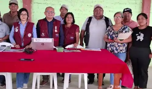 Pobladores de Tejedores recibieron orientación sobre los Juzgados de Paz Letrados. Foto: difusión. corte-de-piura