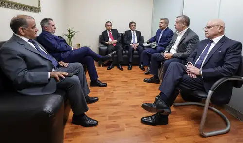 Ahora Nación se reunió con el premier Galarreta para revisar el pedido de facultades horas antes de su debate en Constitución