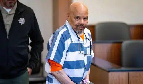 Douglas Stewart Carter, de 71 años, dejó el corredor de la muerte tras nuevas pruebas de ADN que lo excluyen del asesinato de Eva Olesen en Utah, cometido en 1985. Douglas Stewart Carter, de 71 años, dejó el corredor de la muerte tras nuevas pruebas de ADN que lo excluyen del asesinato de Eva Olesen en Utah, cometido en 1985.