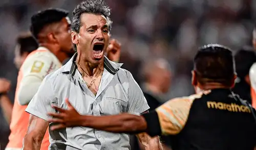 Fabián Bustos fue campeón con Universitario en la temporada 2024. Foto: Liga 1 Fabián Bustos es nuevo técnico de Universitario