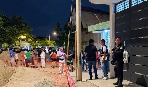 Un hombre de 34 años, Edgar Dani Rojas García, fue asesinado de siete disparos en Sullana, Piura, tras ser perseguido por un sicario. El ataque ocurrió al salir de un local nocturno.