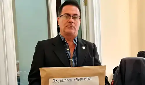 La Asamblea Legislativa de Bolivia suspendió a Roger Mariaca como fiscal general y nombró a José Armando Urioste como interino tras una modificación legal.