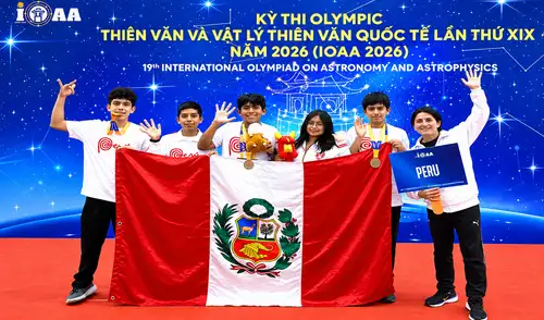 La selección peruana fue conformada por cinco estudiantes, con Juscamaita, Valencia y Zapata alcanzando el podio. Entre más de 60 países del mundo: escolares peruanos ganan tres medallas de bronce en Olimpiada de Astronomía en Vietnam