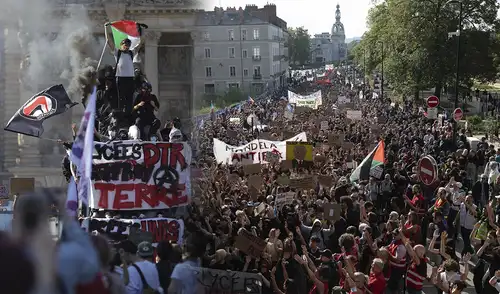 Más de 250.000 personas participaron en las manifestaciones en Francia contra recortes educativos Más de 250.000 personas participaron en las manifestaciones en Francia contra recortes educativos