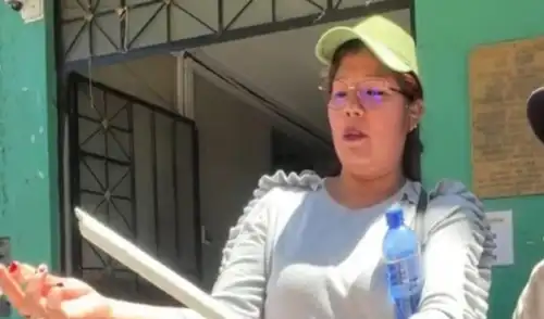 Dos alumnas de la institución educativa Blenquiris, en Chilca, Huancayo, fueron presuntamente agredidas por el director, Wilman Osores Paucar, durante una actividad escolar. Dos alumnas de la institución educativa Blenquiris, en Chilca, Huancayo, fueron presuntamente agredidas por el director, Wilman Osores Paucar, durante una actividad escolar.