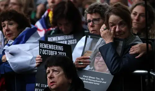 Israel conmemora el tercer aniversario del ataque del 7 de octubre de 2023, recordando a más de 1.200 víctimas y 251 secuestrados en ceremonias a nivel nacional y protestas.