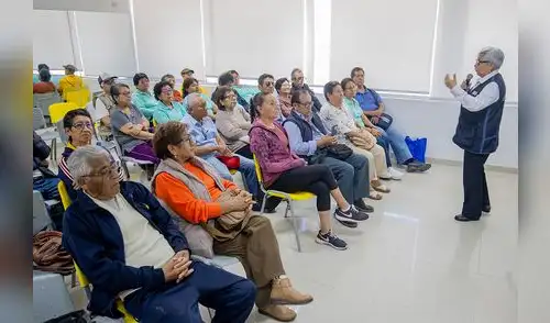 Ica: pensionistas son capacitados por equipo de especialistas. Ica: pensionistas son capacitados por equipo de especialistas.