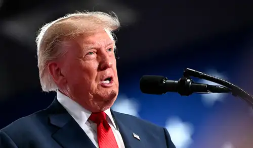 Donald Trump afirmó que Ucrania necesita un nuevo líder y responsabilizó a Volodímir Zelenski por el aumento del precio del diésel en Estados Unidos.