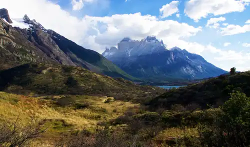 En 1902, la comunidad del Valle 16 de Octubre en Chubut protagonizó un episodio histórico que definió la frontera entre Argentina y Chile. En 1902, la comunidad del Valle 16 de Octubre en Chubut protagonizó un episodio histórico que definió la frontera entre Argentina y Chile.
