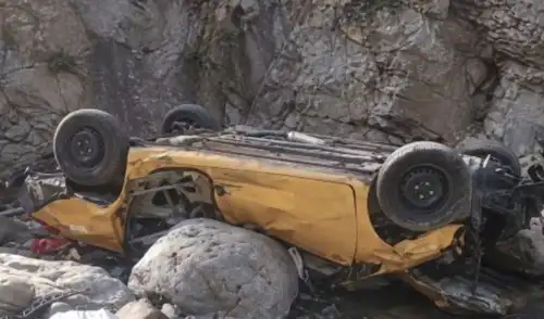 Seis personas perdieron la vida en un trágico accidente en la carretera Pativilca-Huaraz, región Áncash, cuando un automóvil chocó con una motocicleta y cayó a un abismo. Seis personas perdieron la vida en un trágico accidente en la carretera Pativilca-Huaraz, región Áncash, cuando un automóvil chocó con una motocicleta y cayó a un abismo.