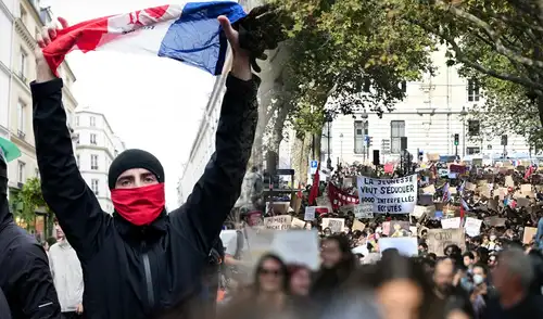Las protestas estudiantiles en Francia siguen intensificándose, con movilizaciones que exigen mejoras en la educación, más profesores y condiciones adecuadas para el acceso a universidades Las protestas estudiantiles en Francia siguen intensificándose, con movilizaciones que exigen mejoras en la educación, más profesores y condiciones adecuadas para el acceso a universidades