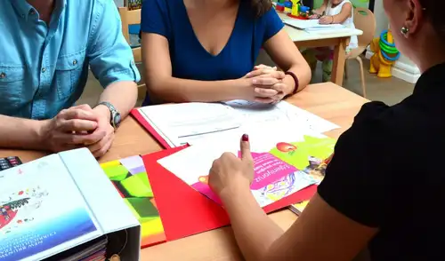 Padres de familia podrían ser denunciados ante el Ministerio Público por faltas de conducta de sus hijos en colegios