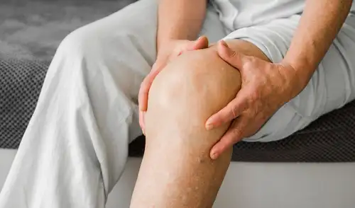 Científicos de la Universidad de Stanford han identificado una estrategia experimental que podría ayudar a regenerar el cartílago de la rodilla y reducir el riesgo de osteoartritis.