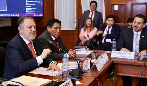 Carlos Mesía acelera votación de facultades en Consitución y deja de lado debate sobre desnaturalización de dictámenes