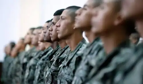 El debate sobre el retorno del servicio militar obligatorio en Perú se reavivó tras pronunciamientos de Fuerza Popular y Juntos por el Perú. Se evalúa la utilidad de esta modalidad suspendida desde 1999. El debate sobre el retorno del servicio militar obligatorio en Perú se reavivó tras pronunciamientos de Fuerza Popular y Juntos por el Perú. Se evalúa la utilidad de esta modalidad suspendida desde 1999.
