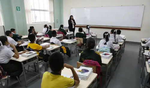 La propuesta del Ministerio de Educación para regular la apariencia de los estudiantes ha despertado críticas de organizaciones de derechos humanos por no abordar la violencia escolar. La propuesta del Ministerio de Educación para regular la apariencia de los estudiantes ha despertado críticas de organizaciones de derechos humanos por no abordar la violencia escolar.
