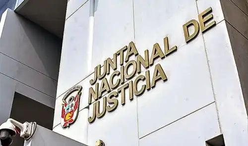 La decisión, comunicada por el presidente de la Corte Superior de Justicia de Puno, surge tras cuestionamientos sobre la votación en la resolución que favoreció a las procesadas el 31 de agosto de 2023. La decisión, comunicada por el presidente de la Corte Superior de Justicia de Puno, surge tras cuestionamientos sobre la votación en la resolución que favoreció a las procesadas el 31 de agosto de 2023.