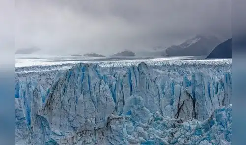 Se trasladó un bloque de hielo glaciar de Alaska a Iowa, lanzando una iniciativa que reunió a científicos de 18 países para estudiar el transporte de hielo desde la Antártida.