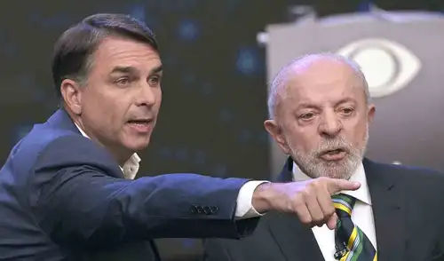 Lula da Silva y Flávio Bolsonaro protagonizan un intenso debate presidencial en Brasil Lula da Silva y Flávio Bolsonaro protagonizan un intenso debate presidencial en Brasil