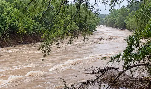 Lluvias en Tumbes activan quebradas y generan afectaciones en vías de acceso