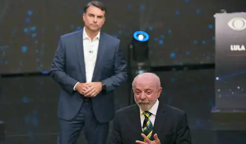La campaña de Lula, que aspira a un cuarto mandato, denuncia manipulaciones de Meta para beneficiar a Bolsonaro. Foto: AFP. Flávio Bolsonaro, Lula da Silva, anulación, segunda vuelta Brasil, elecciones Brasil 2026
