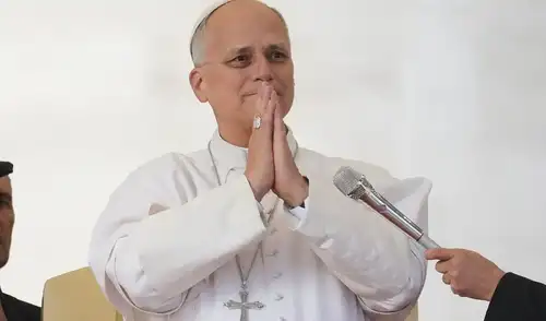 La visita del Papa León XIV al Perú continúa en pie tras su reciente cirugía por adenocarcinoma pulmonar. Los médicos confirman que su recuperación es favorable y no se requieren tratamientos adicionales. La visita del Papa León XIV al Perú continúa en pie tras su reciente cirugía por adenocarcinoma pulmonar. Los médicos confirman que su recuperación es favorable y no se requieren tratamientos adicionales.