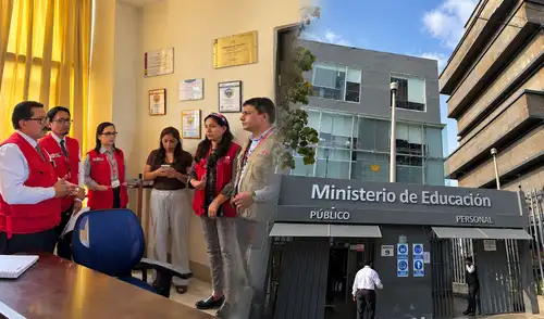 El caso también fue denunciado a la Fiscalía, y se brindará apoyo legal y psicológico al menor agredido y a su madre durante el proceso. Minedu suspende a cuatro escolares por agredir a un menor de 14 años y evalúa expulsarlos de colegio en San Miguel
