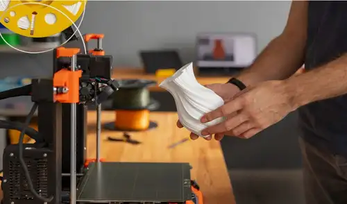 Francisco Martinenghi, diseñador gráfico argentino, transforma residuos plásticos en filamento para impresoras 3D con su emprendimiento sustentable, Punto Verde Gráfico.