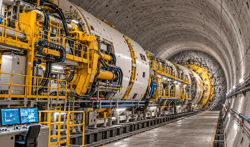La tuneladora Yongzhou, de 135 metros y 4.350 toneladas, lidera las excavaciones del túnel de Jintang, el futuro túnel ferroviario submarino más largo del mundo en Zhejiang, China.