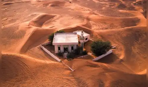 Ashley Longnecker y su esposo Jonathan, tras años en una casa rodante, compraron un terreno en Arizona para construir su hogar.