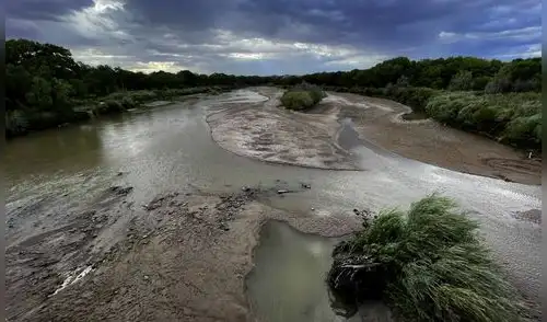El Gobierno de Texas autorizó el ingreso de sus fuerzas de seguridad a nueve islas en el Río Bravo para reforzar la vigilancia fronteriza con México. La medida se considera necesaria para combatir el crimen. El Gobierno de Texas autorizó el ingreso de sus fuerzas de seguridad a nueve islas en el Río Bravo para reforzar la vigilancia fronteriza con México. La medida se considera necesaria para combatir el crimen.