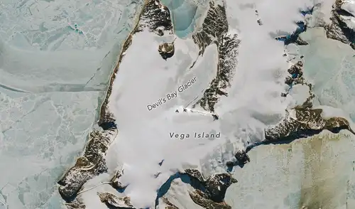 El Observatorio de la Tierra de la NASA reveló imágenes de la isla Vega en la Antártida, cuyo relieve se asemeja a una calavera. El Observatorio de la Tierra de la NASA reveló imágenes de la isla Vega en la Antártida, cuyo relieve se asemeja a una calavera.