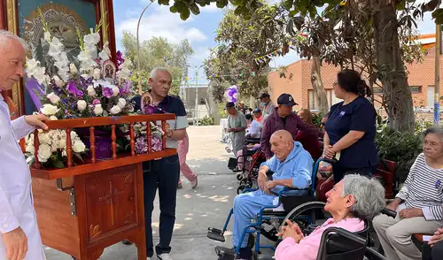 Hogar Canevaro también tuvo procesión del Señor de los Milagros