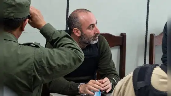 Policía de Bolivia incauta un teléfono que iba a ser entregado al argentino Fernando Cerimedo en prisión