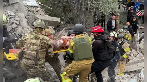 Rusia lanza cinco bombas contra la ciudad ucraniana de Zaporiyia y causa 15 muertos en medio de los esfuerzos diplomáticos