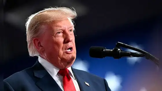 Donald Trump pide un nuevo presidente para Ucrania y responsabiliza a Zelenski por el precio del diésel en EE. UU.