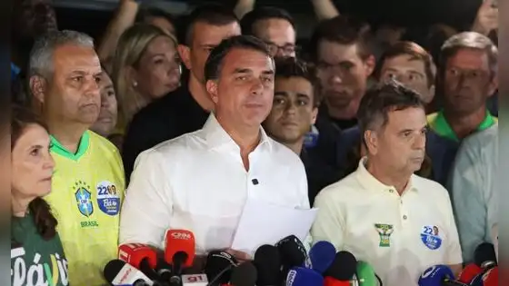 Flávio Bolsonaro anuncia que pedirá la anulación de las elecciones en Brasil tras la victoria de Lula: "Es imposible reconocer el resultado"