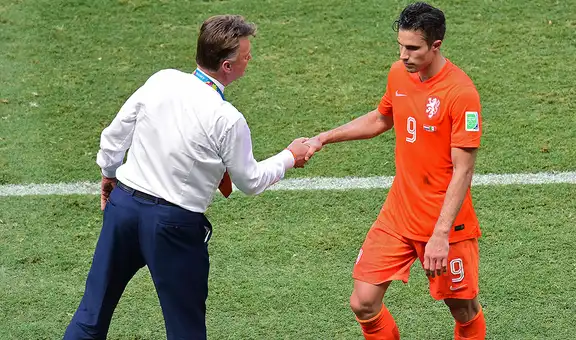 Van Persie reveló que Van Gaal lo cacheteó en el Mundial de Brasil 2014