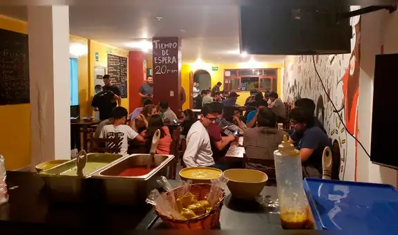 Restaurante peruano regalará S/250 a pareja que devore su ‘megasalchipapa’ en 9 minutos [FOTOS]