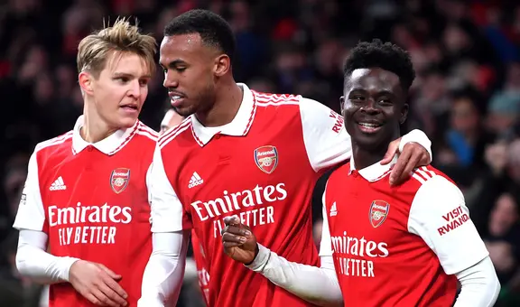 Arsenal derrotó 3-2 a Manchester United y continúa como líder de la Premier League