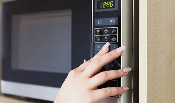 ¿Cuánta energía consume un microondas y cómo evitar que incremente la factura de luz?