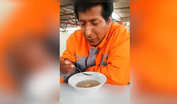 Señor se queda dormido mientras toma su sopa y le juegan cruel broma [VIDEO]