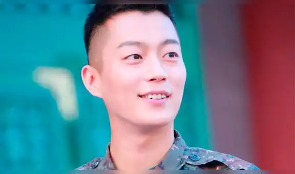 Doojoon de HIGHLIGHT protagoniza divertida editorial para WKorea tras salir del ejército [VIDEO]