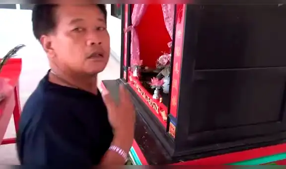 Hombre reza en templo budista, sin imaginar que peligrosa criatura saldría de su escondite [VIDEO] 
