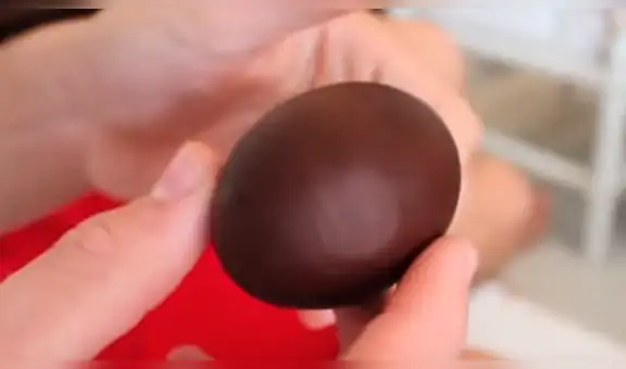 YouTube viral: joven experimenta colocando un huevo dentro de vaso con Coca Cola por un año [VIDEO] 